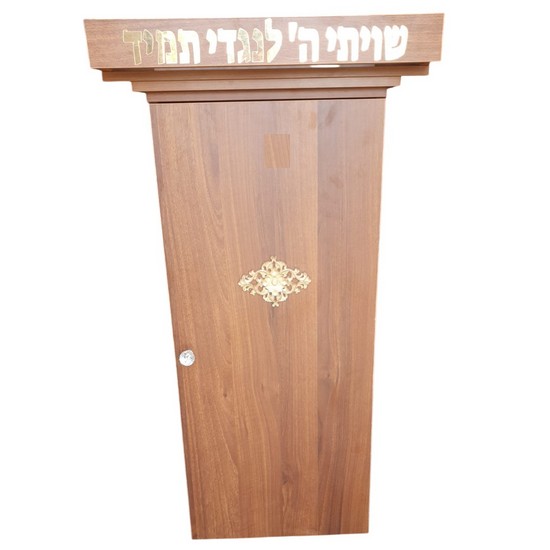 ארון קודש יחיד על השלחן